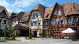 blumenau-oktoberfest-300x169 Santa Catarina: beleza, cultura e qualidade de vida em um só estado